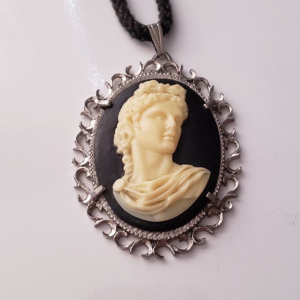 Vintage Cameo for a Pendant